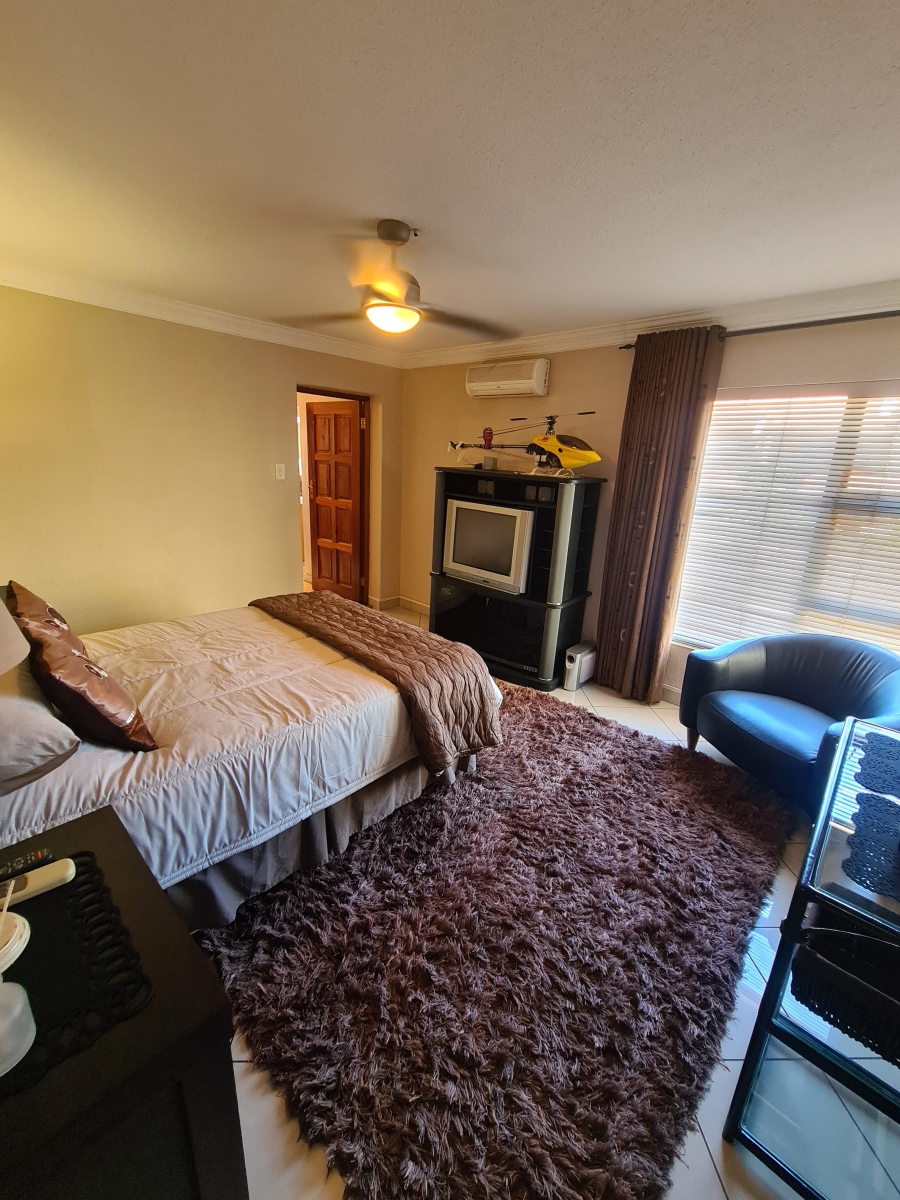 5 Bedroom Property for Sale in Maraldi Estate Free State